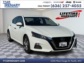 Vehicle image overlay featuring Chrysler, Dodge, Jeep, and Ram models at Tyler Trenary CDJR in Pacific, MO.